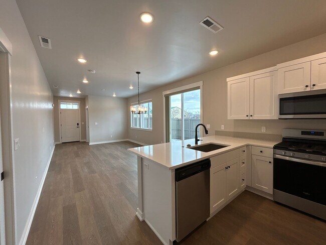 Building Photo - 2 Bedroom in the Luderman Crossing Community - PENDING APPLICATION