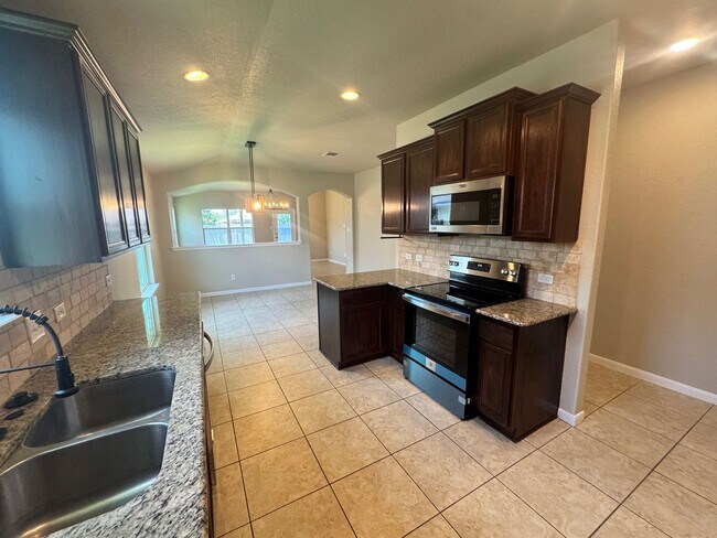 Building Photo - Ready for MOVE-IN - Very Nice- 1 Story 3 B...