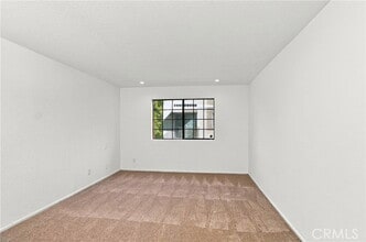 Building Photo - 14115 Moorpark St