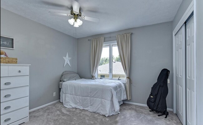 Building Photo - 4 Bedroom in Eldorado!!
