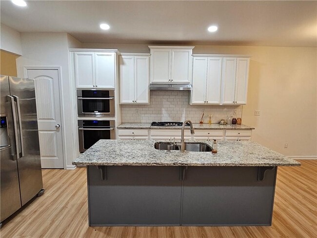 Building Photo - 650 Sunset Park Dr