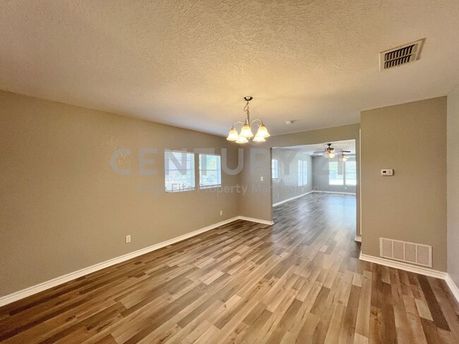 Building Photo - Beautifully Updated 3/2 Within Walking Distance to Tarleton State!