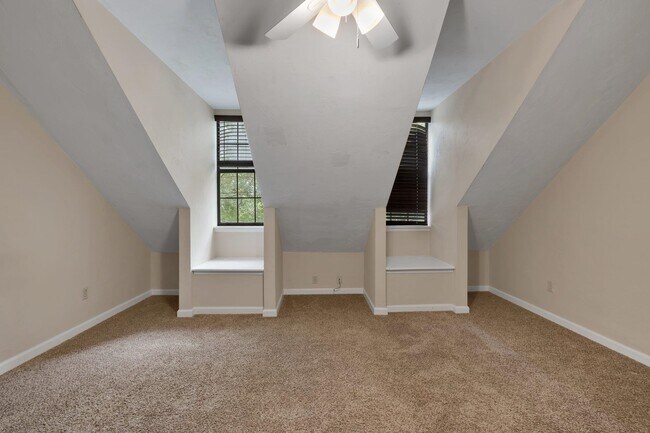 Building Photo - 1609 S Gadsden St