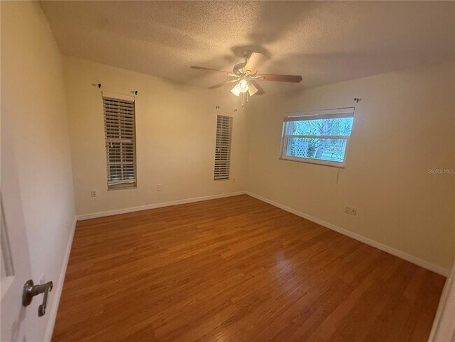 Building Photo - 440 W Tarpon Blvd NW