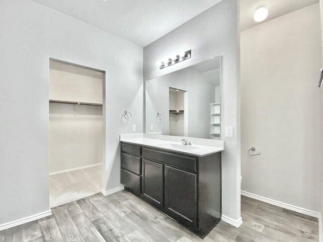 Building Photo - 5905 Ronee Leah Dr