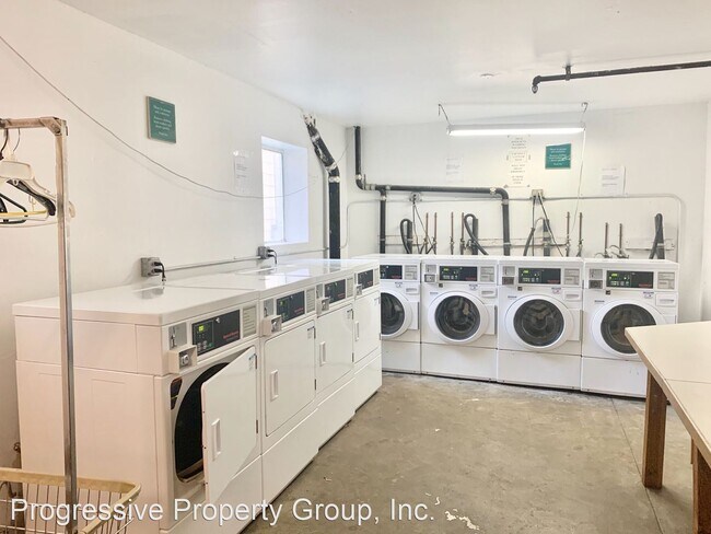 Building Photo - 700 Laguna St