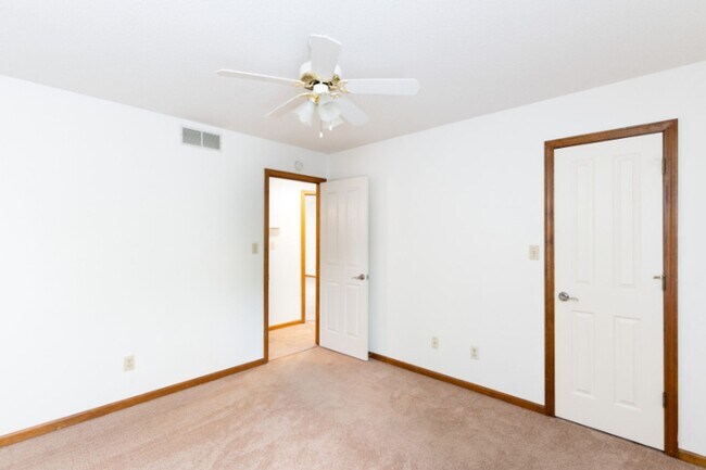 Building Photo - Fantastic Location! Close to MKT & Twin Lakes! 3BR/2.5BA/2000sqft., 2-Car Garage, Large Fenced Ya...