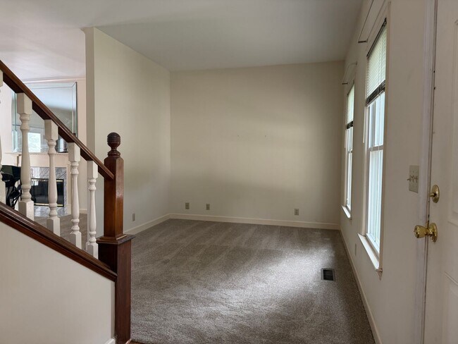 Building Photo - 7033 Northridge Dr