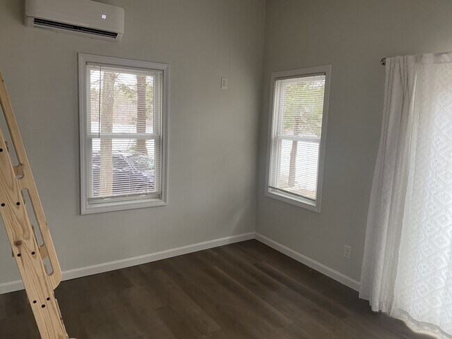 Building Photo - 60 Fox Ln