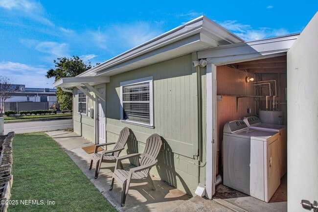 Building Photo - 1531 2nd St N