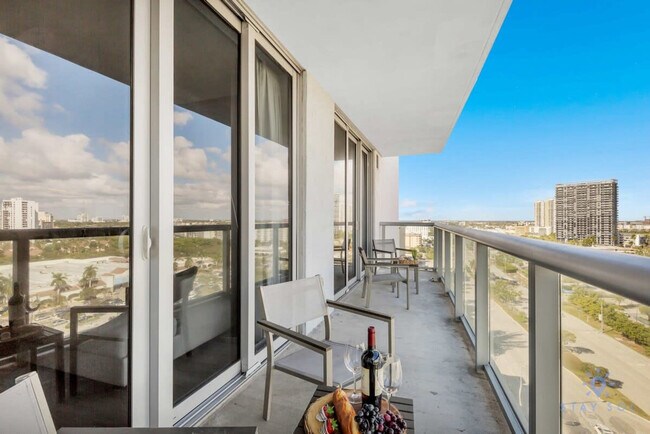 Building Photo - 2602 E Hallandale Beach Blvd