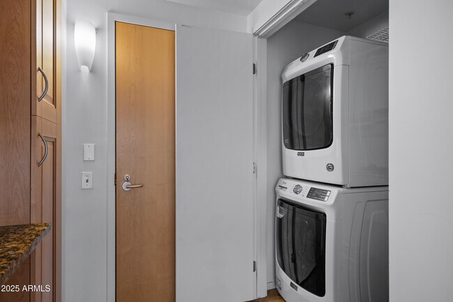 Building Photo - 7137 E Rancho Vista Dr