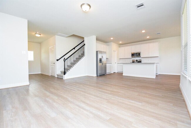 Building Photo - 27131 Grey Fox Run