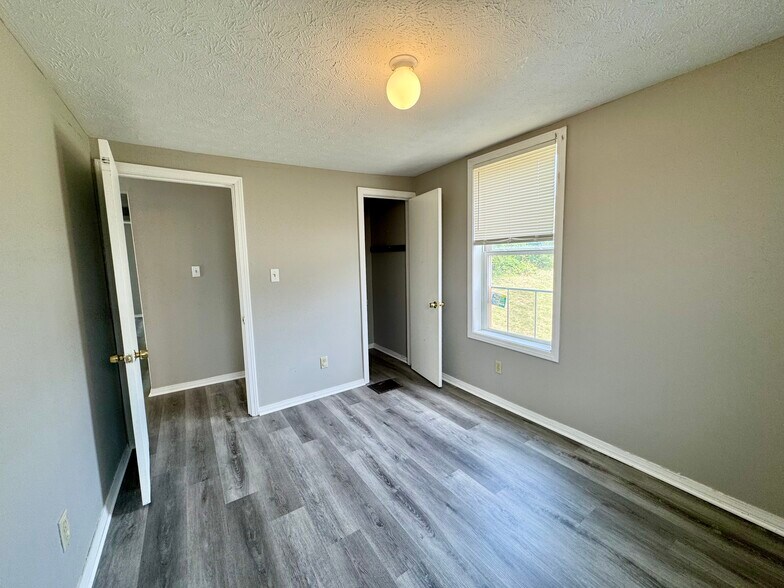 Building Photo - 1591 Bauer Blvd