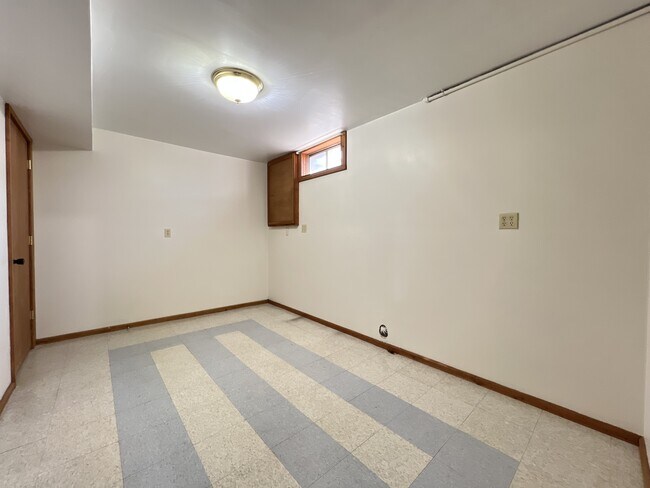 Building Photo - 3690 Keystone Dr