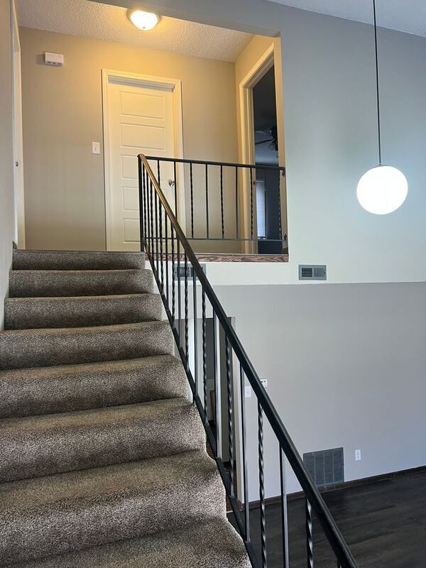 Building Photo - 1242 E Guinevere St