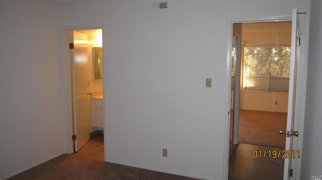 Building Photo - 355 Parkview Terrace