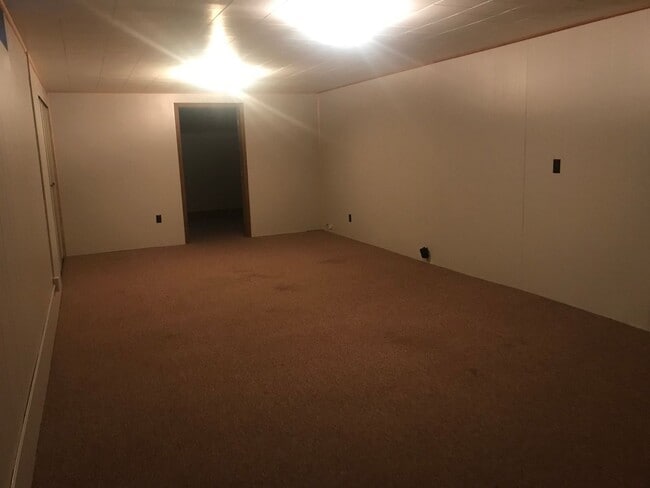 Building Photo - 3 Bedroom, 1.5 Bath - Single Family home in Baxter