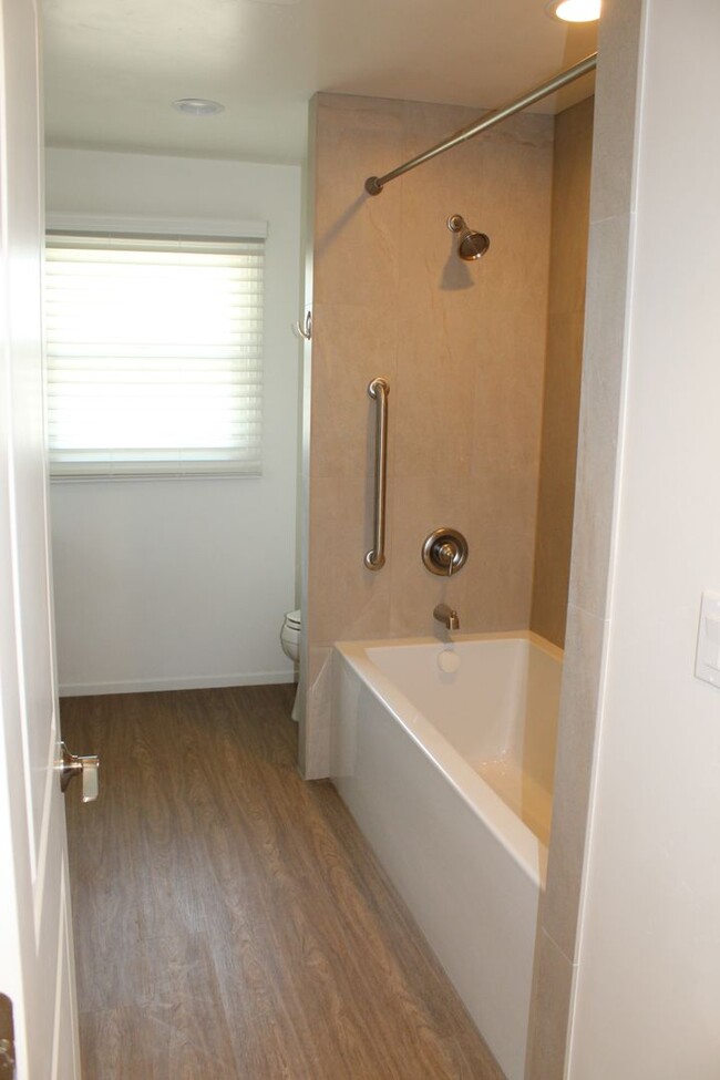 Building Photo - Completely Remodeled Central Ventura Home!