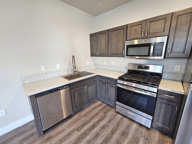 Primary Photo - **Nearly New 1-Bedroom Midtown Apartment f...