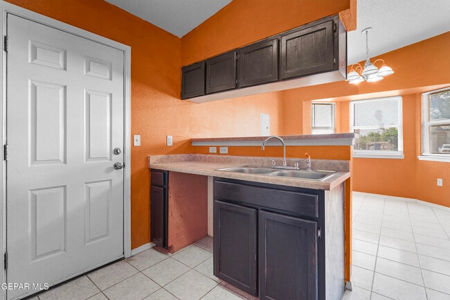 Building Photo - 871 Luisa Guerra Dr