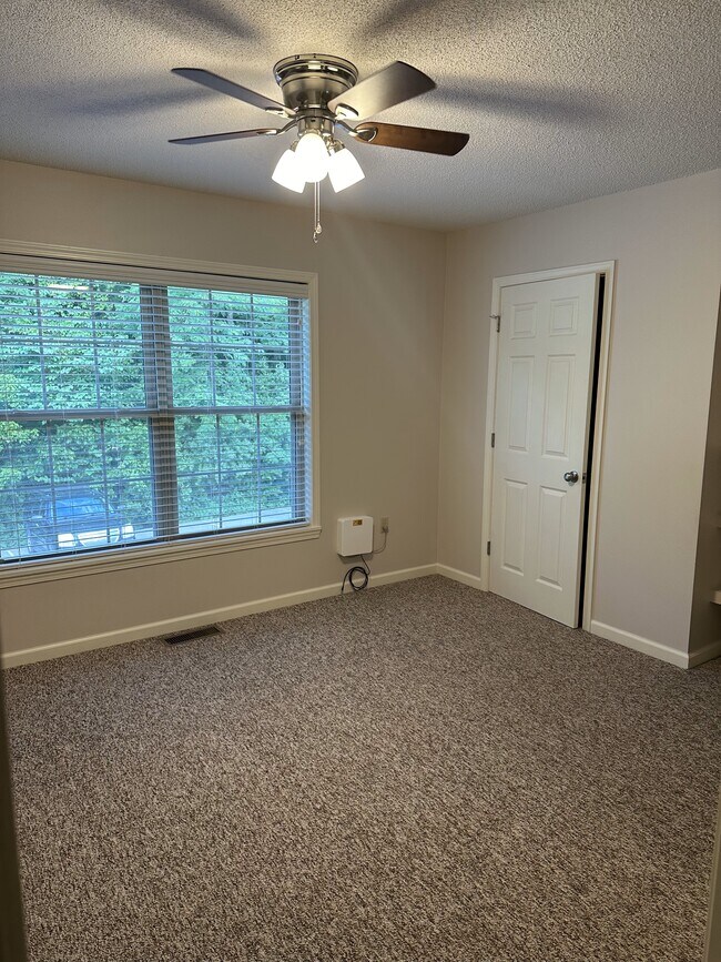 Building Photo - 813 Cedar Creek Rd