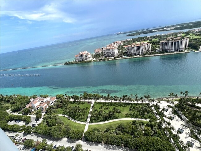 Building Photo - 300 South Pointe Dr