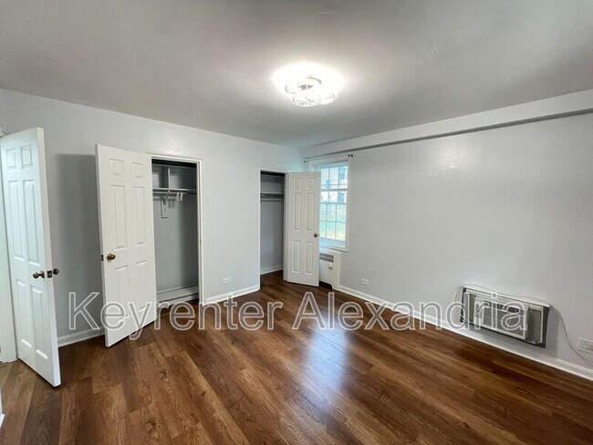 Building Photo - 206 N George Mason Dr