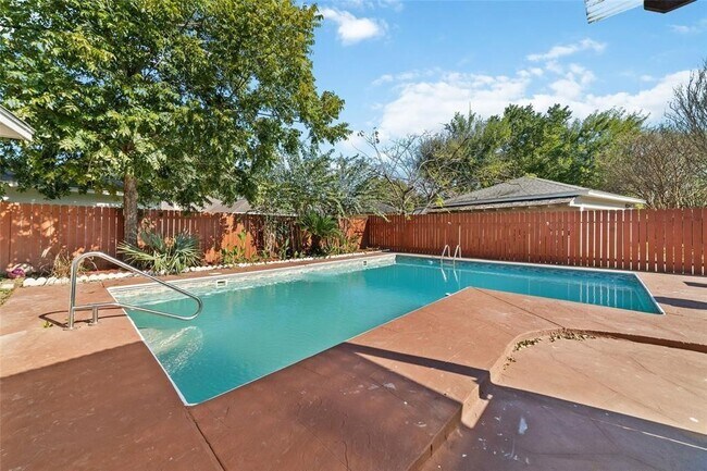 Building Photo - 22122 Woodrose Dr