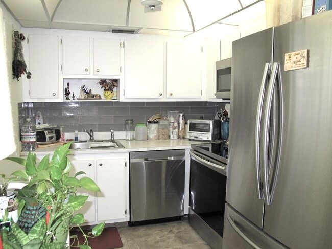 Building Photo - 376 Flanders Dr