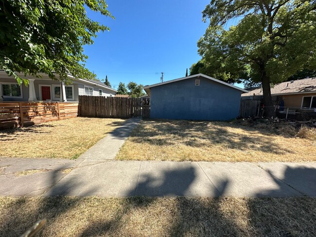 Primary Photo - 380 Angelus St