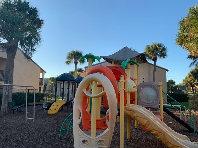 Building Photo - FOR RENT!!! SPACIOUS 3 BEDROOM 2 BATHROOM CONDO (MOVE IN SPECIAL)...