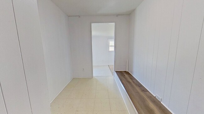 Building Photo - 450 Ridge Rd