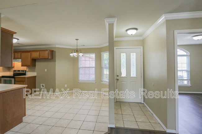 Building Photo - 1071 Evergreen St