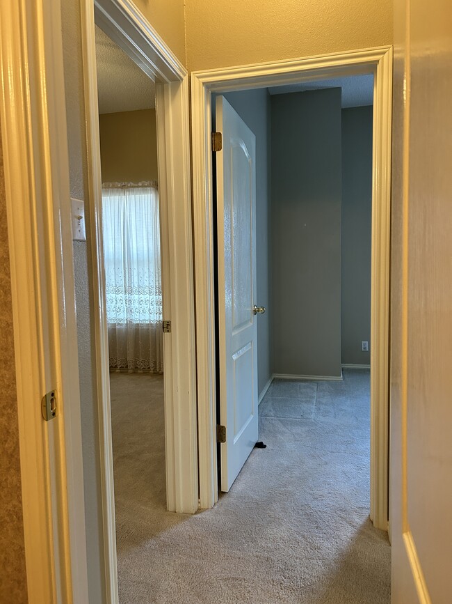 Building Photo - 5706 Quail Crown