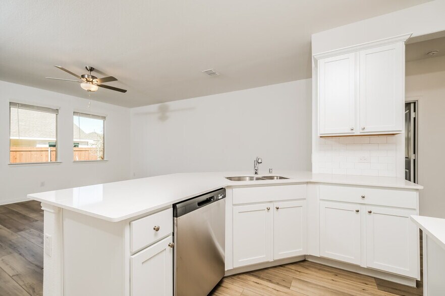 Building Photo - 1100 Daffodil St