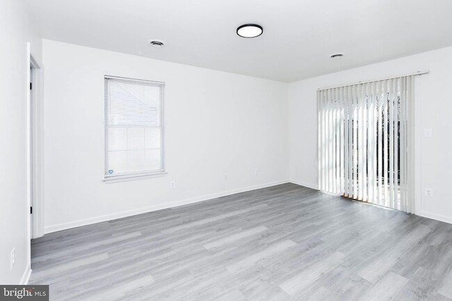 Building Photo - 4624 Governor Kent Ct