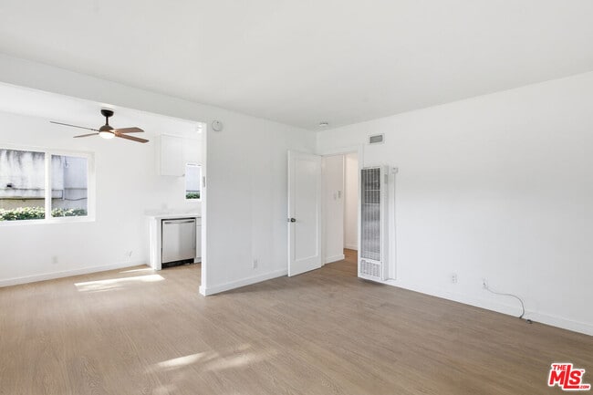 Building Photo - 4919 Coldwater Canyon Ave