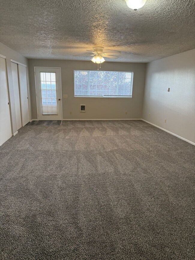 Building Photo - CL2622-2624