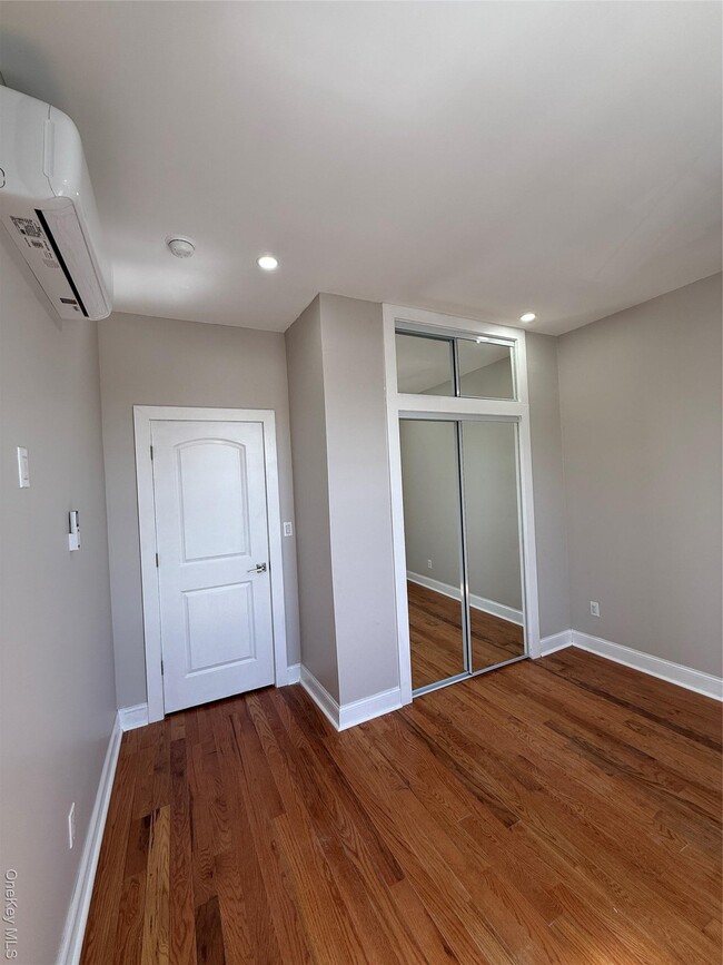 Building Photo - 94-34 Van Wyck Expy
