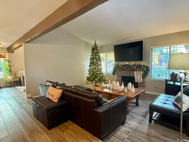 Building Photo - Ranch Style Home in Rancho Pondarosa Community