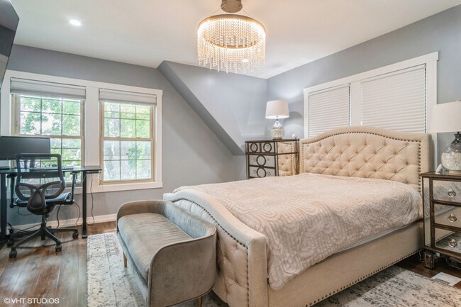 Building Photo - 4024 N Maplewood Ave