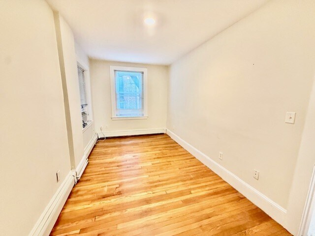 Building Photo - 164 Prince St