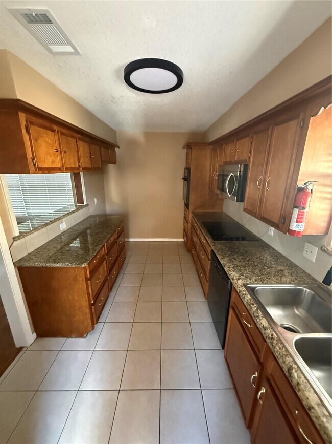 Building Photo - 15715 Rolling Timbers Dr