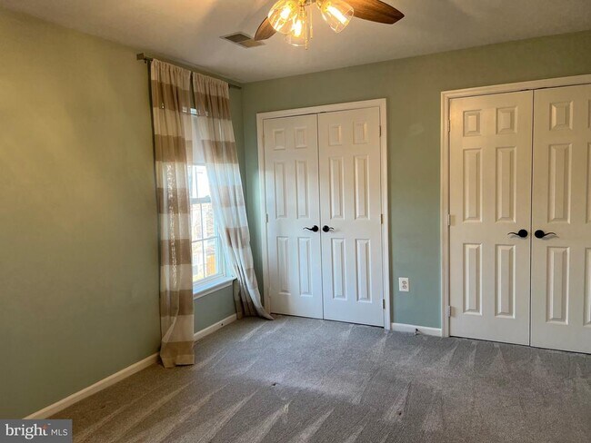 Building Photo - 5925 Kirkcaldy Ln