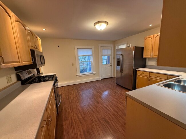 Building Photo - 361 Court St