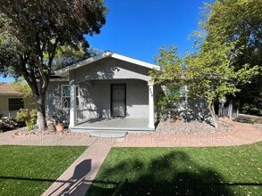 Building Photo - 218 W 8th Ave