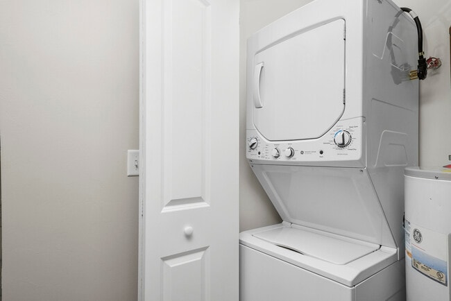 Building Photo - 3423 Ridgeland Ave