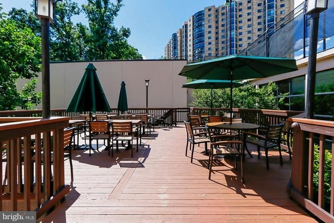 Building Photo - 5903 Mt Eagle Dr