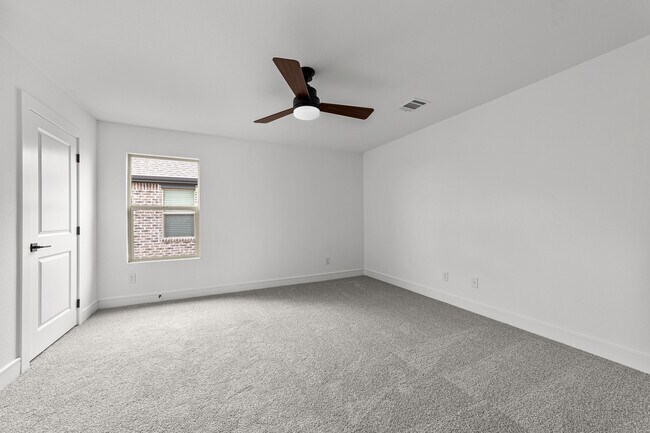 Building Photo - 512 Sunflower Trl